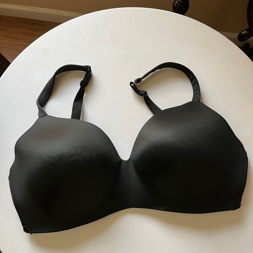 Cacique Black T-Shirt Bra with Molded Cups. Size 38DDD